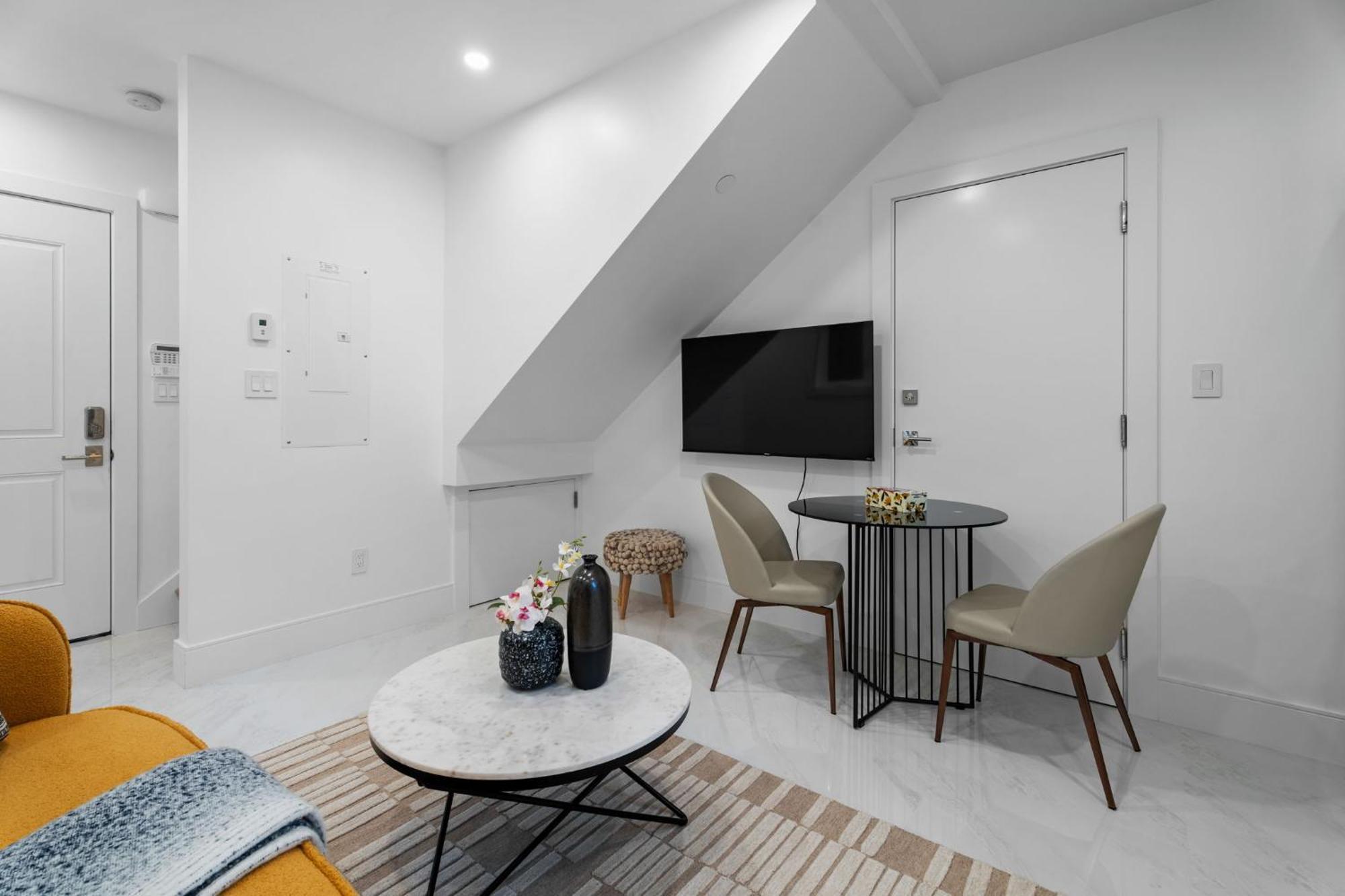 Brand New 2 Bedroom Point Grey Getaway Ванкувър Екстериор снимка